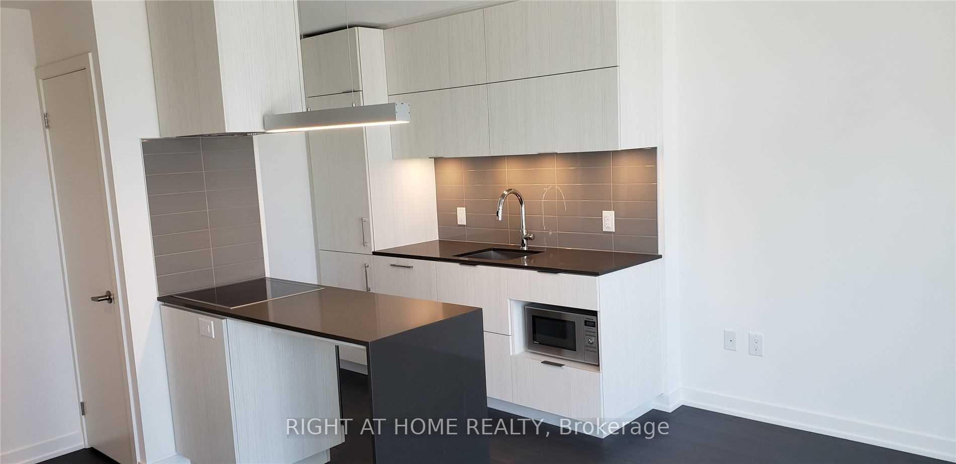 Front of Unit 2206, 20 Richardson Street N