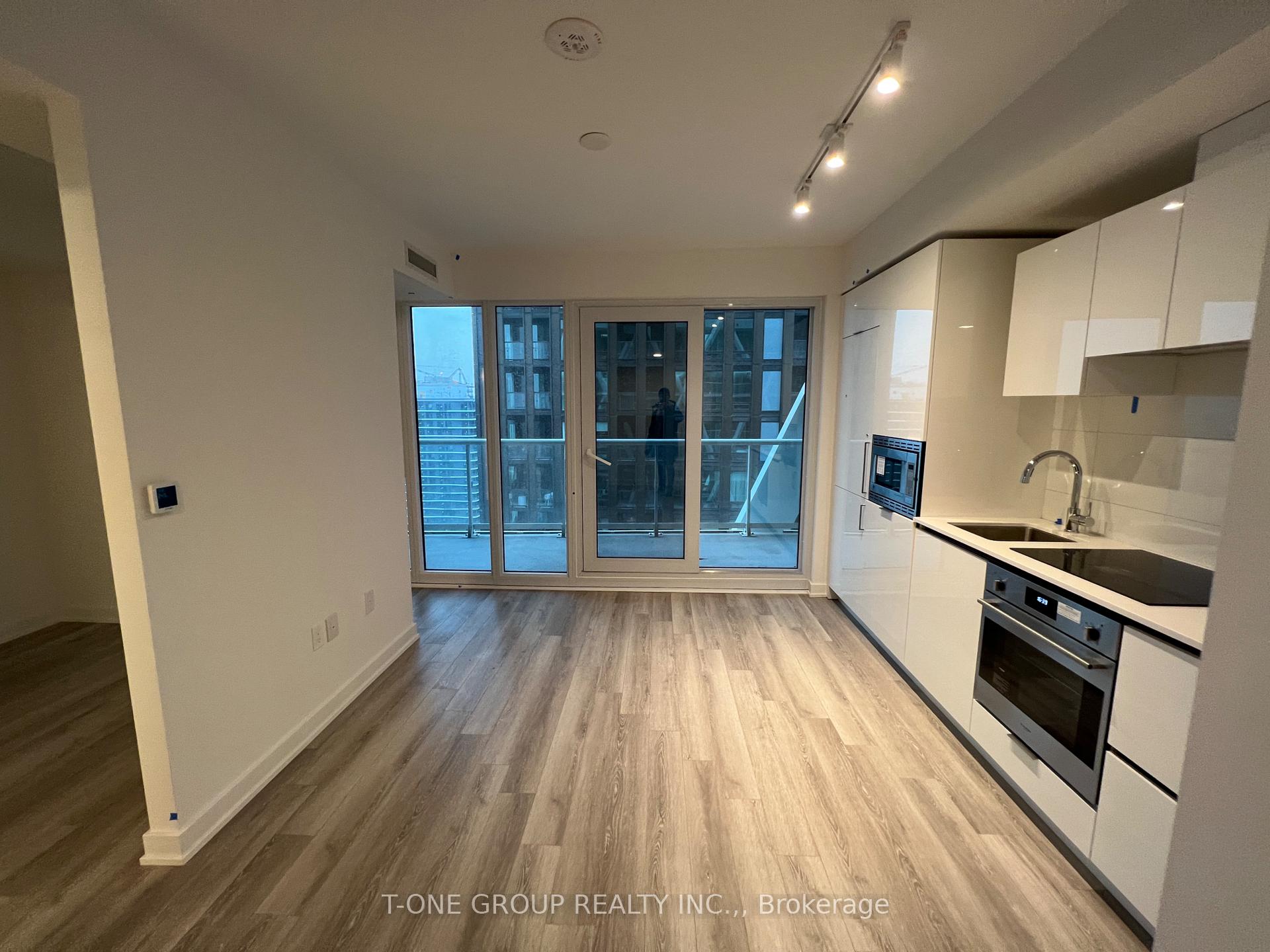 Front of Unit 3320, 230 Simcoe Street