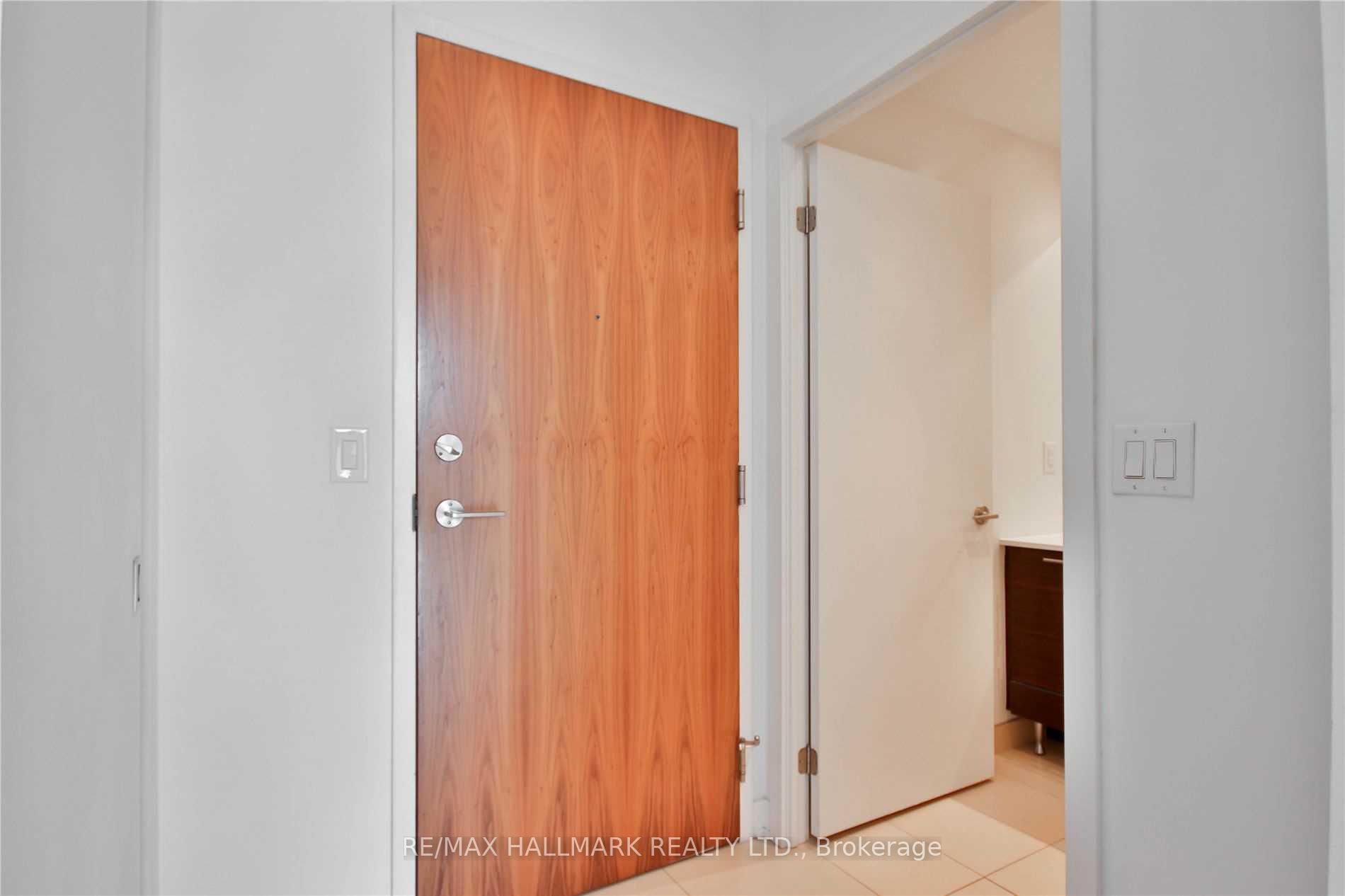 Photo 5 of Unit 418, 1 Market Street, Toronto, Waterfront Communities — HOMEH