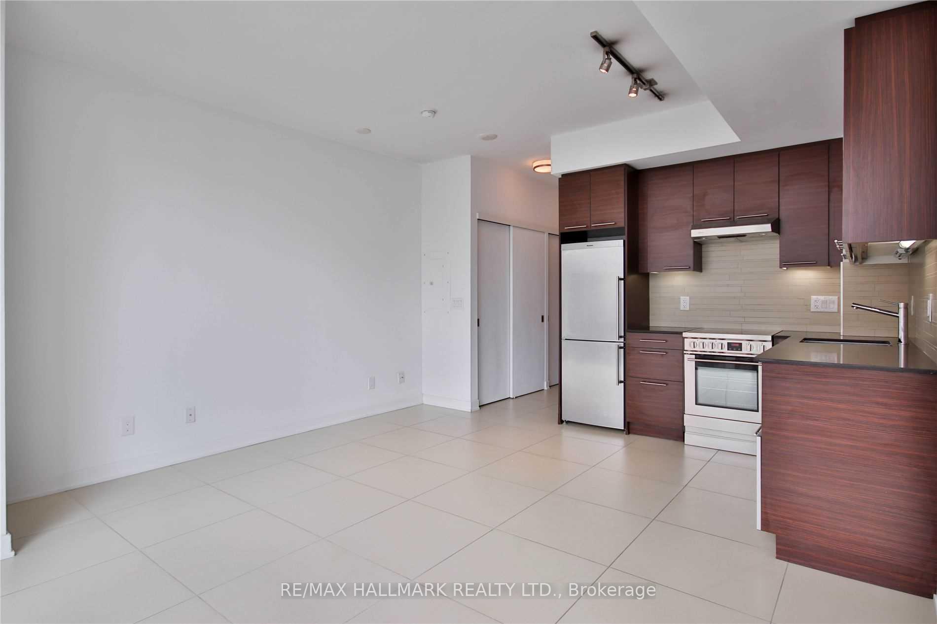 Photo 12 of Unit 418, 1 Market Street, Toronto, Waterfront Communities — HOMEH