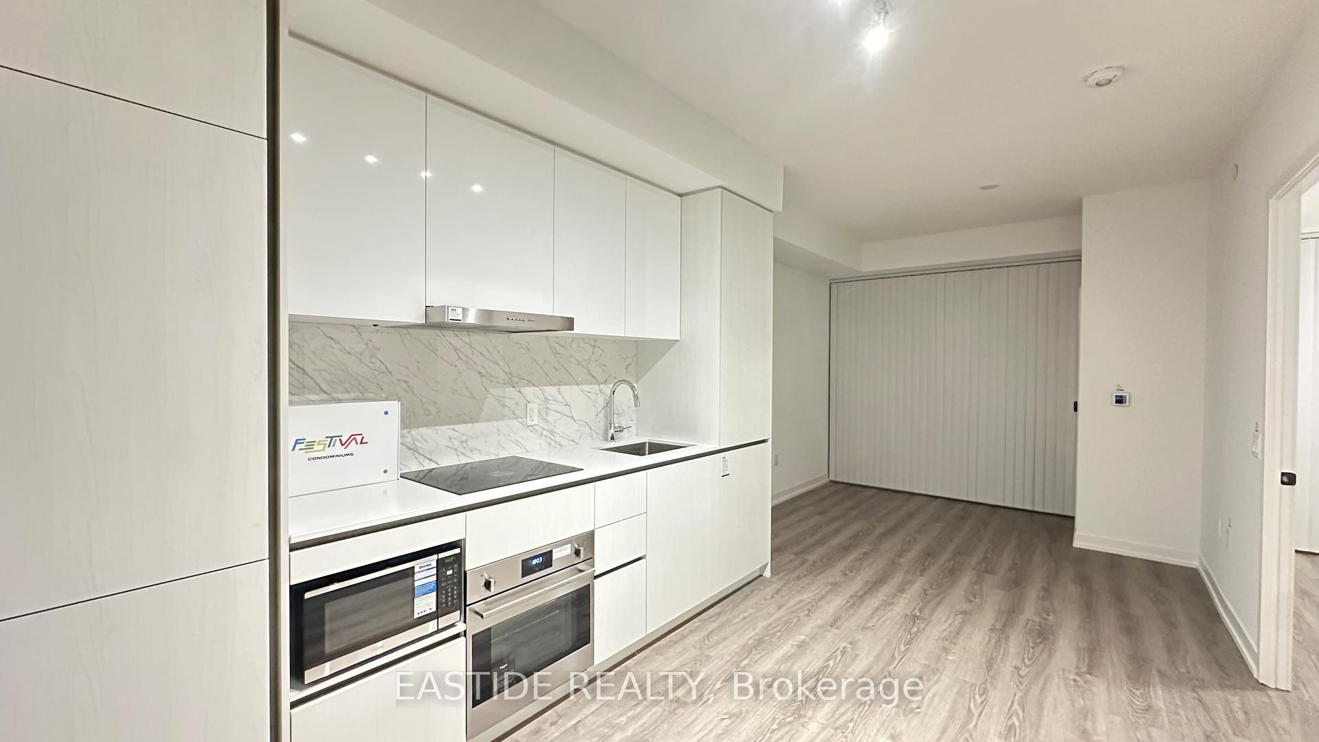 Photo 1 of Unit 1705, 8 Interchange Way, Vaughan, Vaughan Corporate Centre — HOMEH