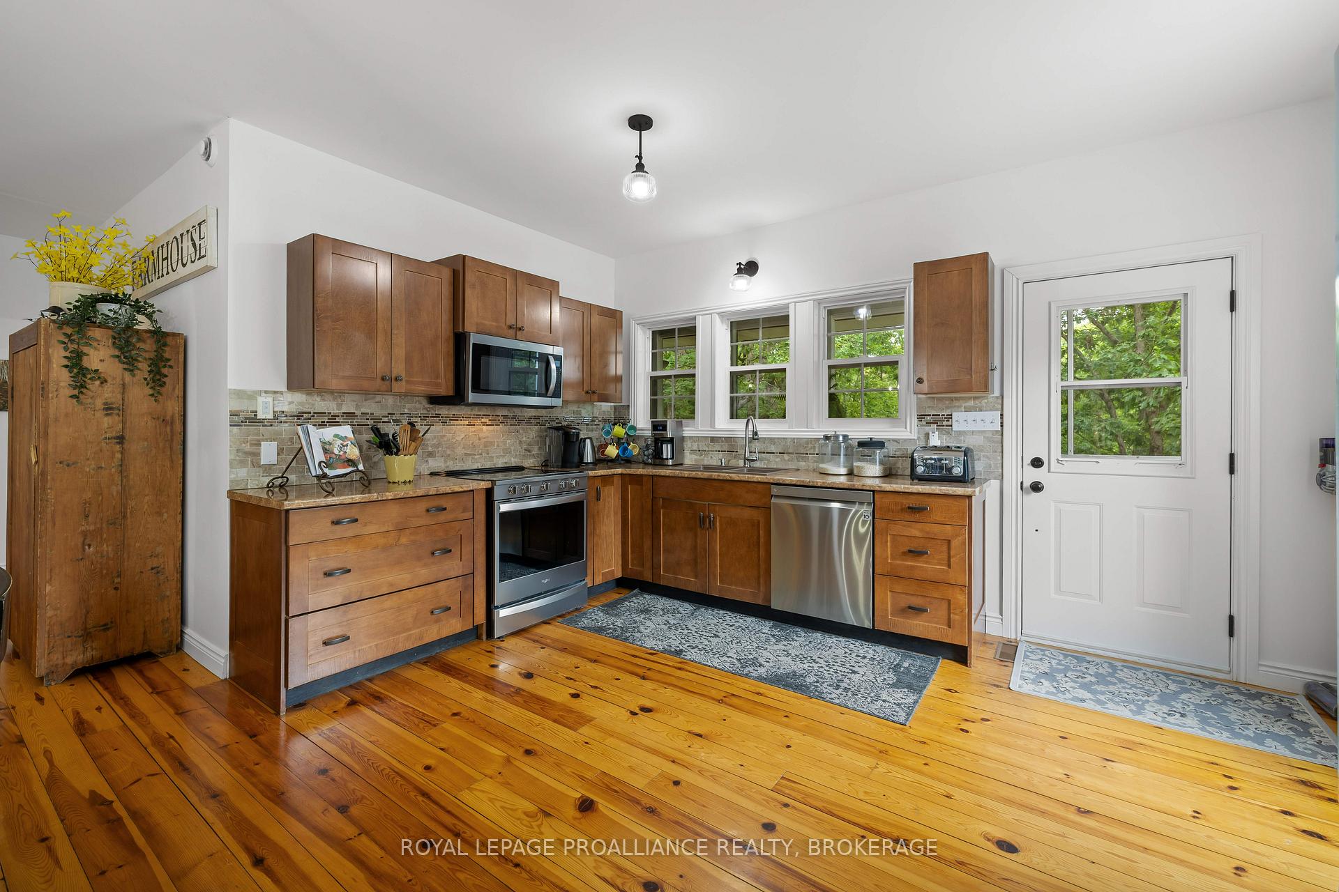 Photo 15 of 1208 Warrington Road, Frontenac, Frontenac Centre — HOMEH