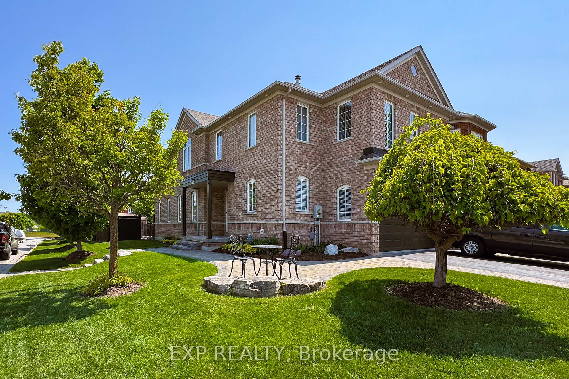 Photo 10 of 46 Emily Carr Crescent, Caledon, Bolton West — HOMEH