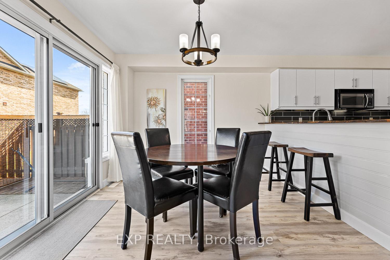 Photo 4 of 46 Emily Carr Crescent, Caledon, Bolton West — HOMEH