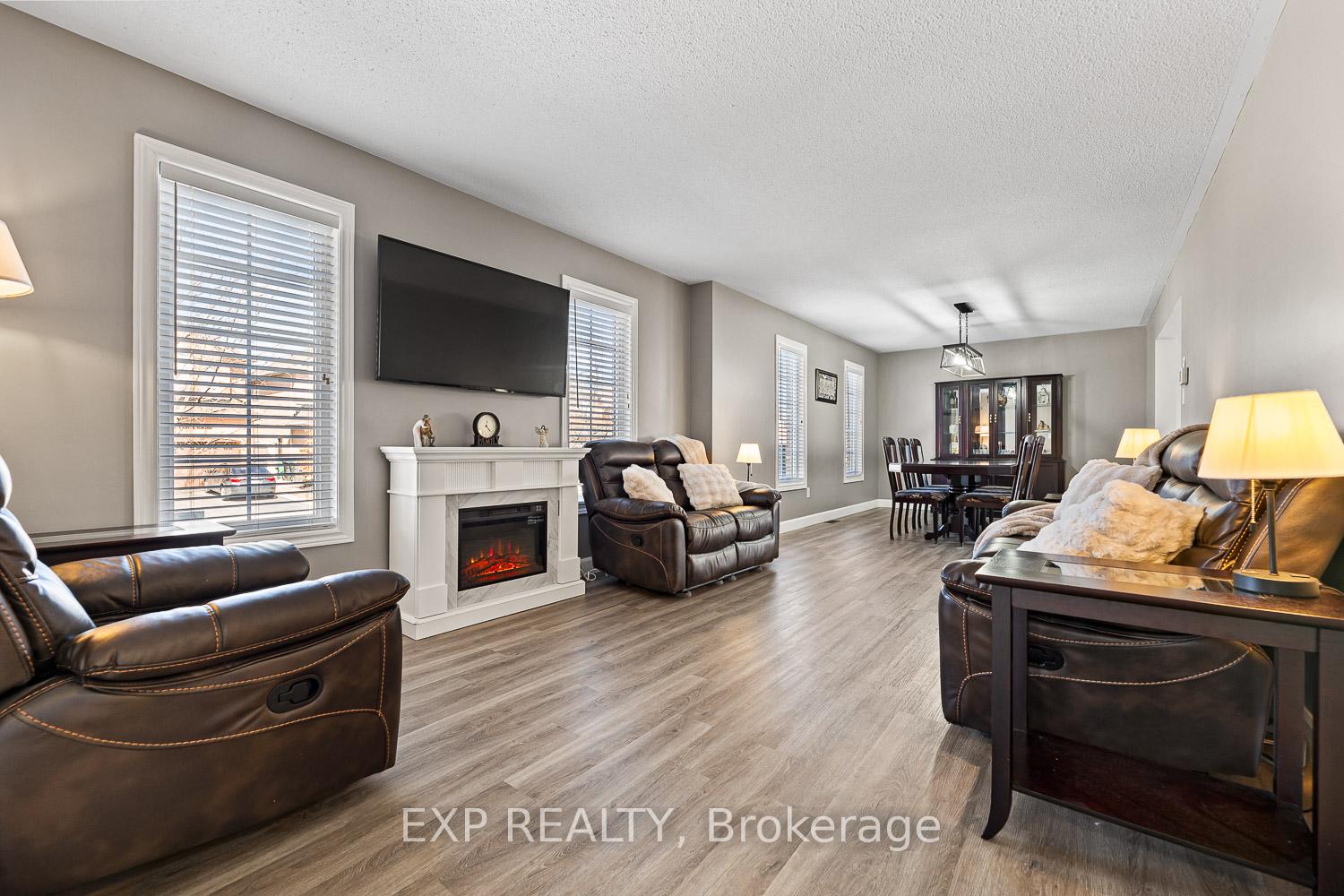 Photo 19 of 46 Emily Carr Crescent, Caledon, Bolton West — HOMEH