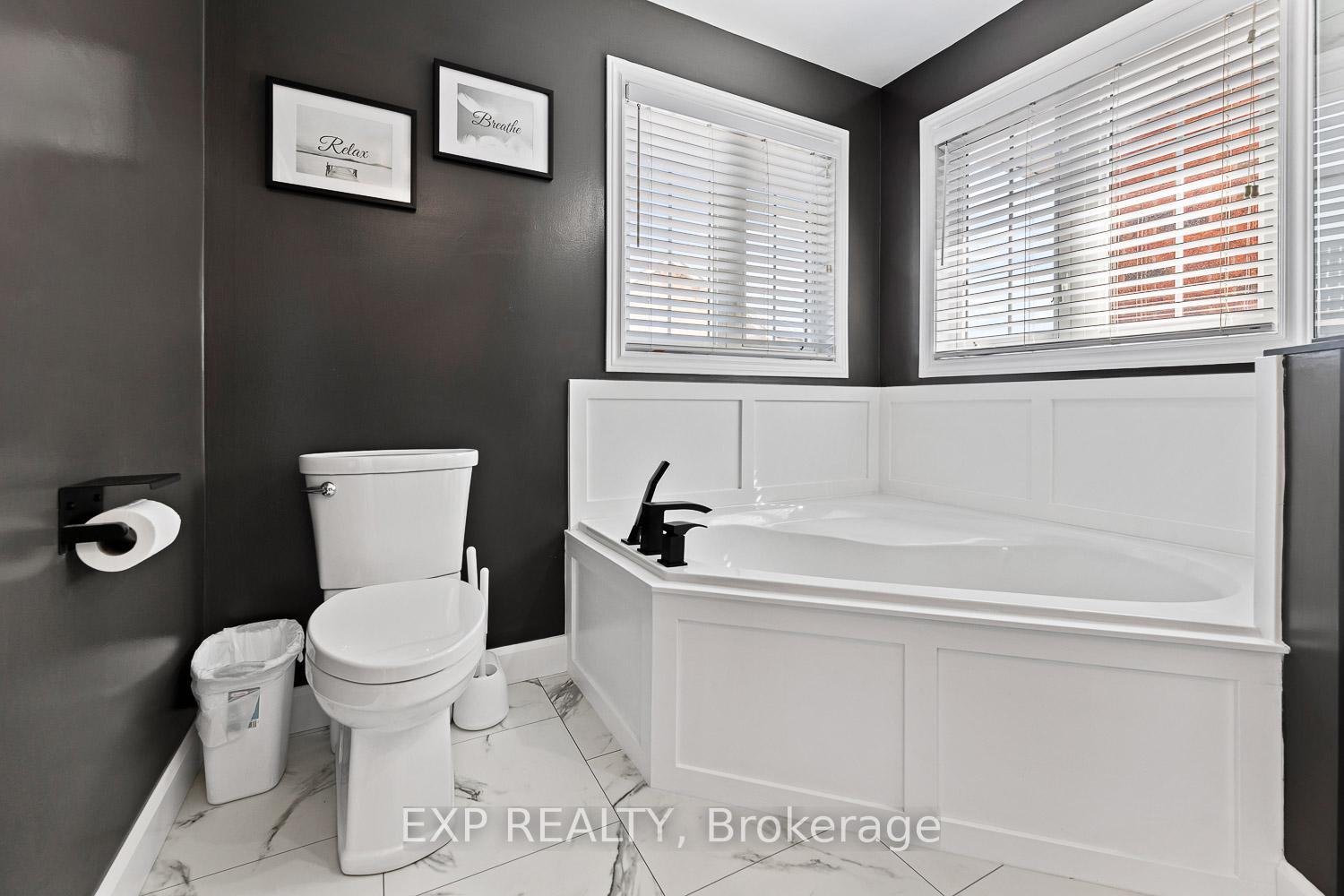 Photo 30 of 46 Emily Carr Crescent, Caledon, Bolton West — HOMEH