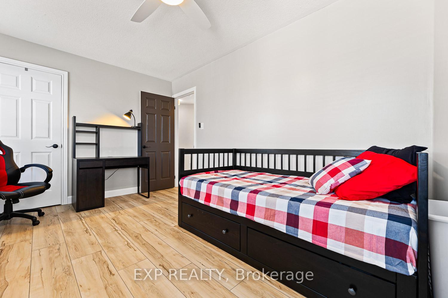 Photo 15 of 46 Emily Carr Crescent, Caledon, Bolton West — HOMEH