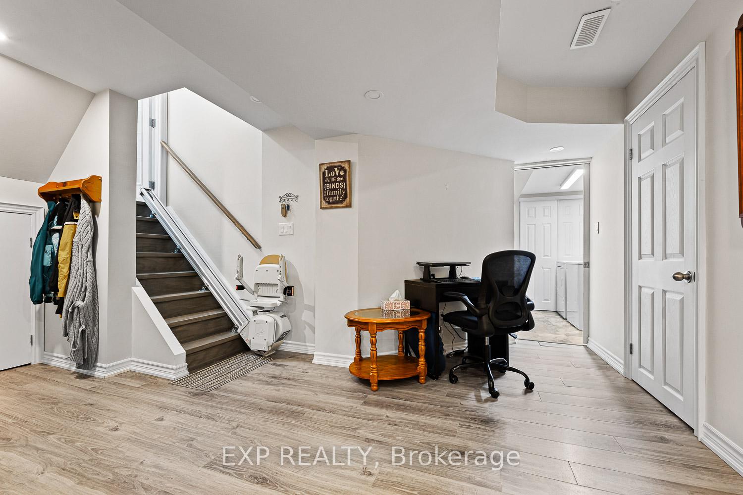 Photo 11 of 46 Emily Carr Crescent, Caledon, Bolton West — HOMEH