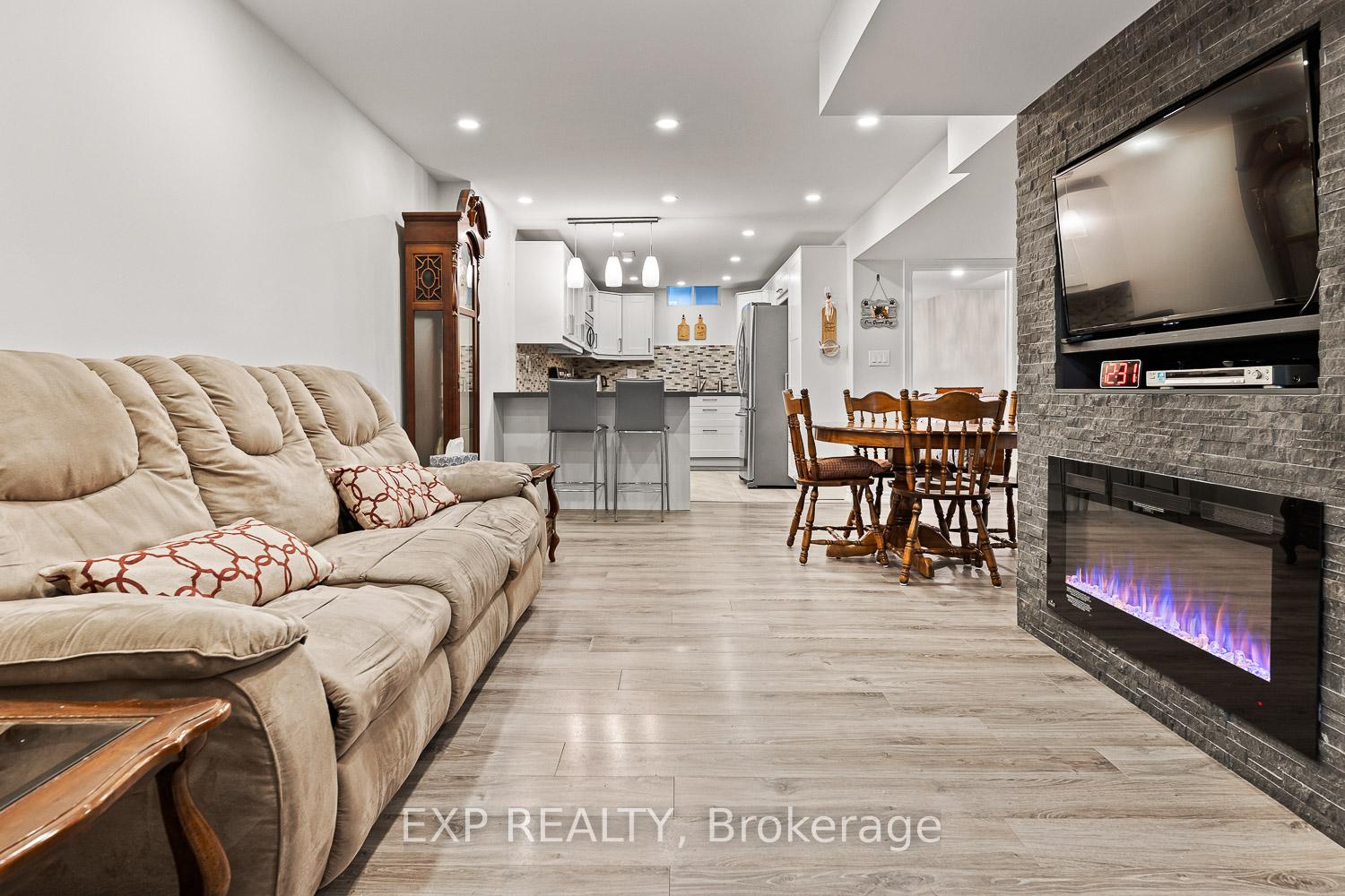 Photo 40 of 46 Emily Carr Crescent, Caledon, Bolton West — HOMEH