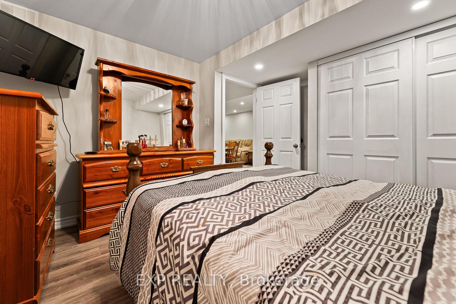 Photo 14 of 46 Emily Carr Crescent, Caledon, Bolton West — HOMEH