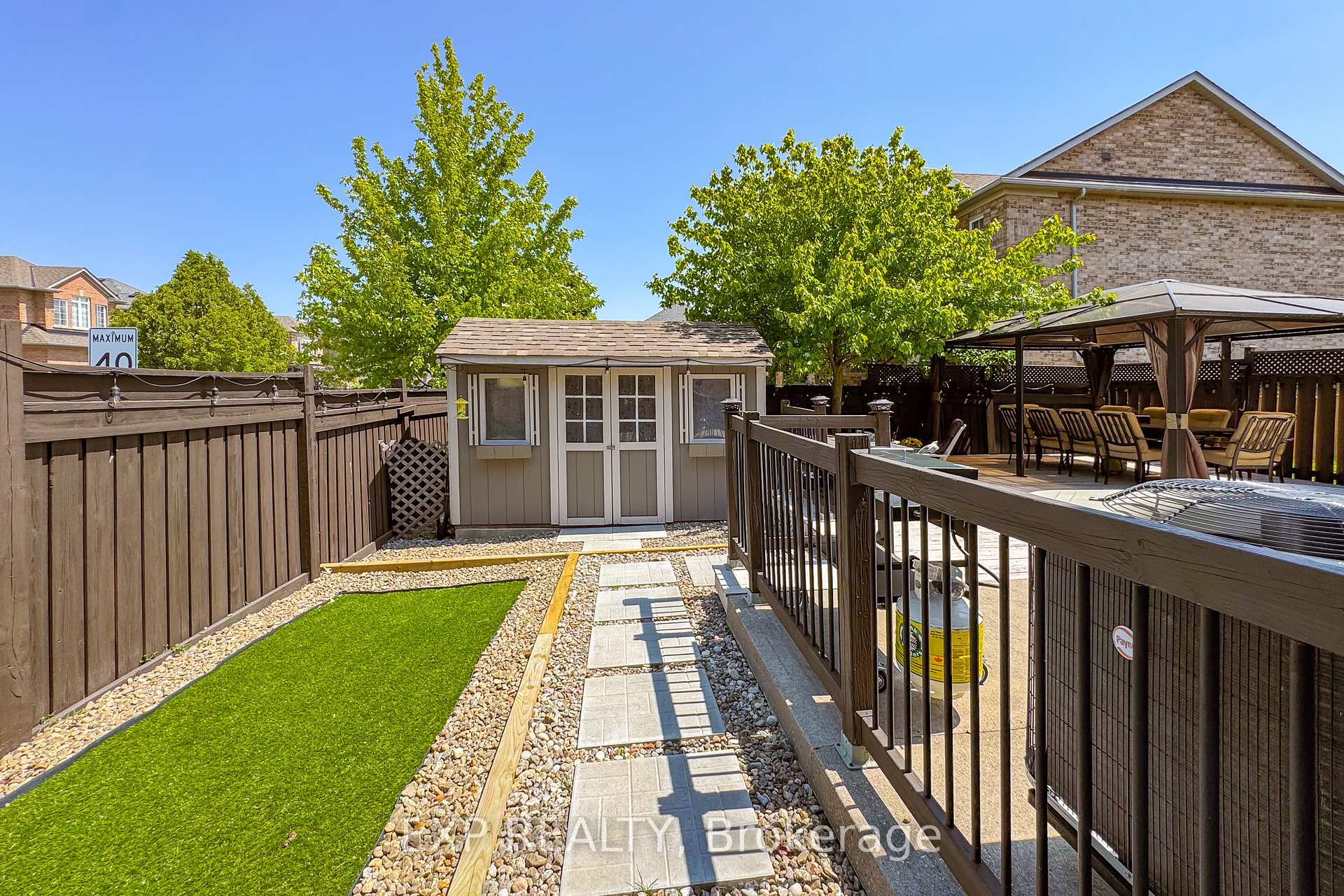 Photo 28 of 46 Emily Carr Crescent, Caledon, Bolton West — HOMEH