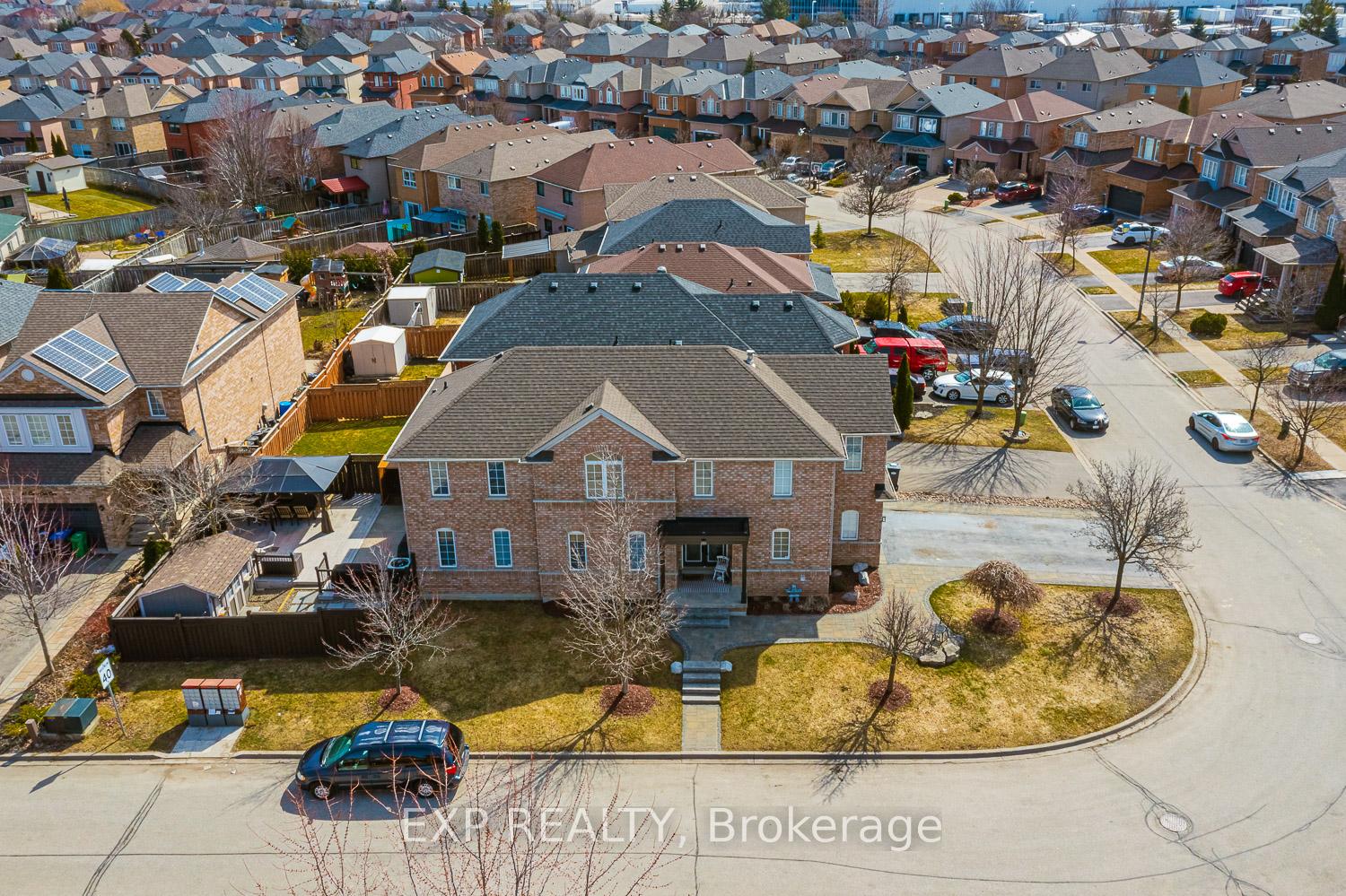 Photo 18 of 46 Emily Carr Crescent, Caledon, Bolton West — HOMEH