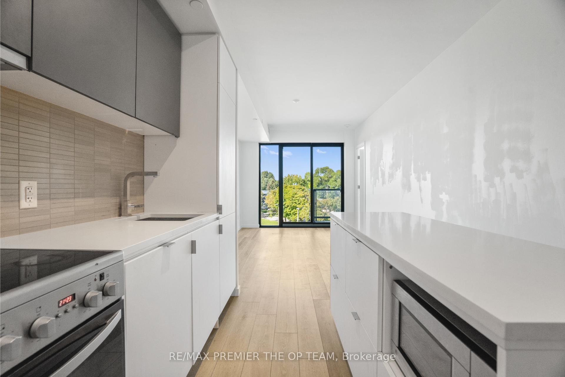 Front of Unit 406, 7 Smith Crescent N