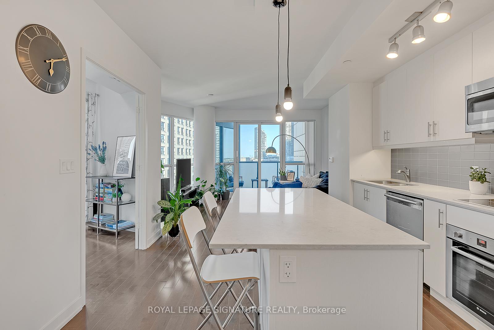 Photo 6 of Unit 1306, 1 The Esplanade, Toronto, Waterfront Communities — HOMEH