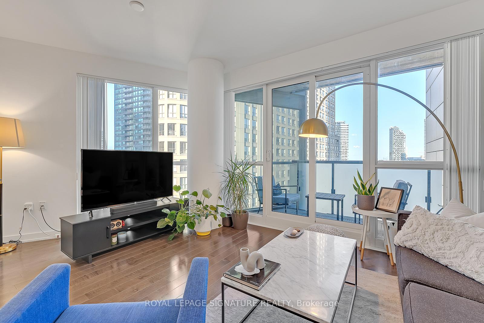 Photo 12 of Unit 1306, 1 The Esplanade, Toronto, Waterfront Communities — HOMEH