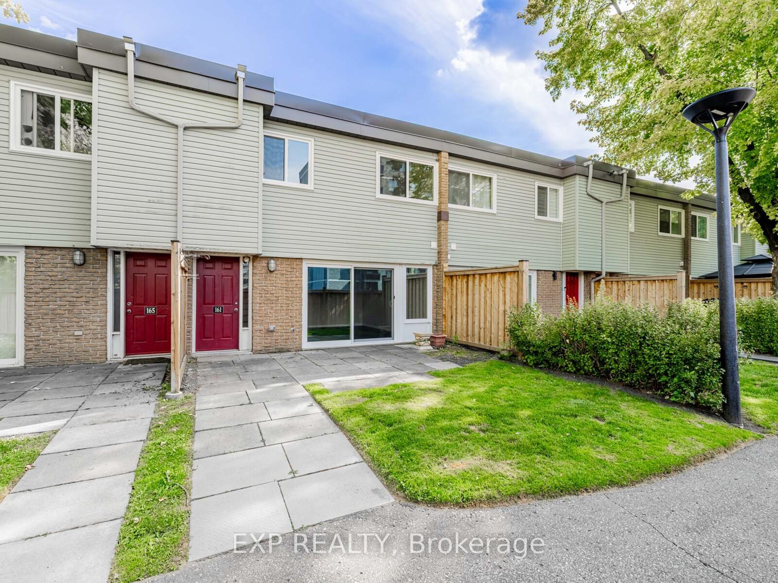 Photo 2 of 161 Milestone Crescent, Aurora, Aurora Village — HOMEH