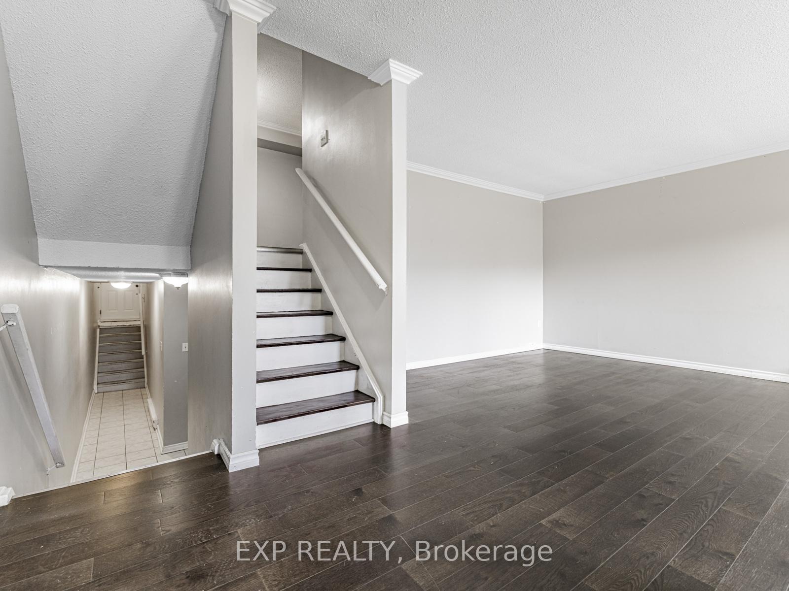 Photo 5 of 161 Milestone Crescent, Aurora, Aurora Village — HOMEH