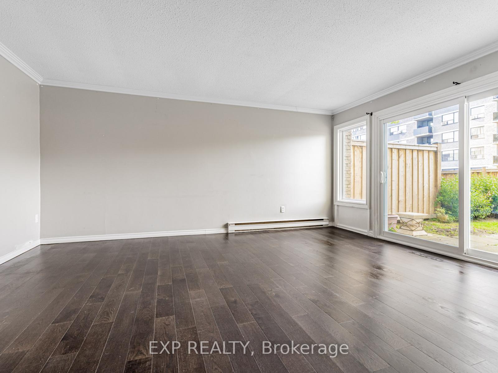 Photo 7 of 161 Milestone Crescent, Aurora, Aurora Village — HOMEH