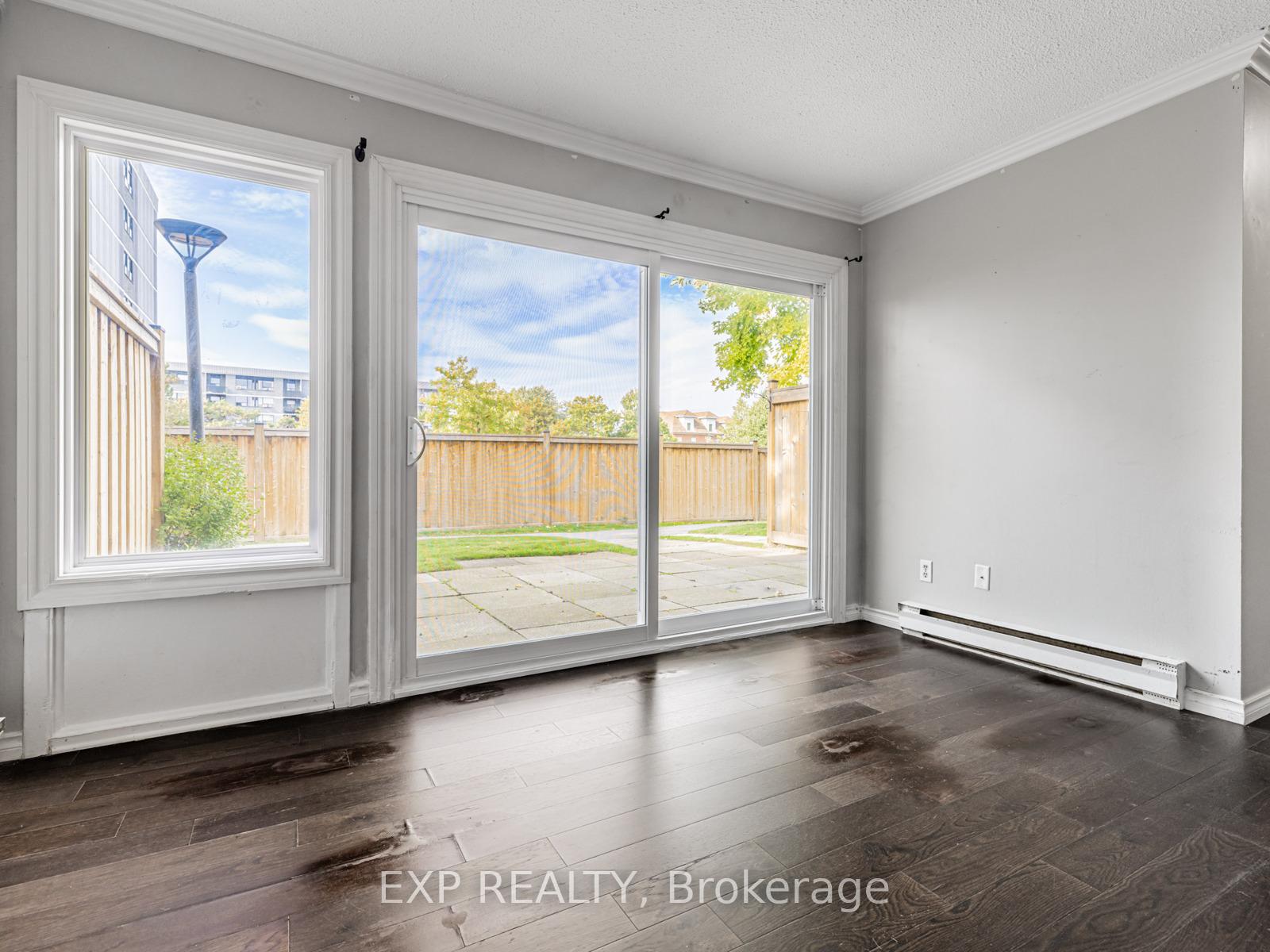 Photo 11 of 161 Milestone Crescent, Aurora, Aurora Village — HOMEH