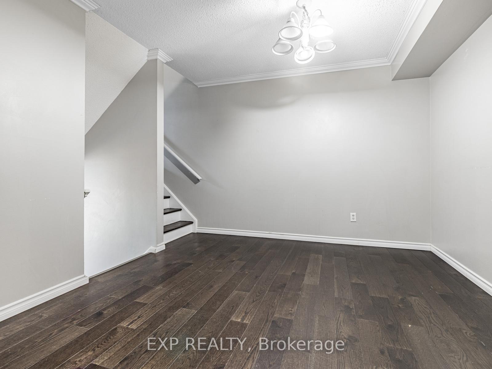 Photo 15 of 161 Milestone Crescent, Aurora, Aurora Village — HOMEH