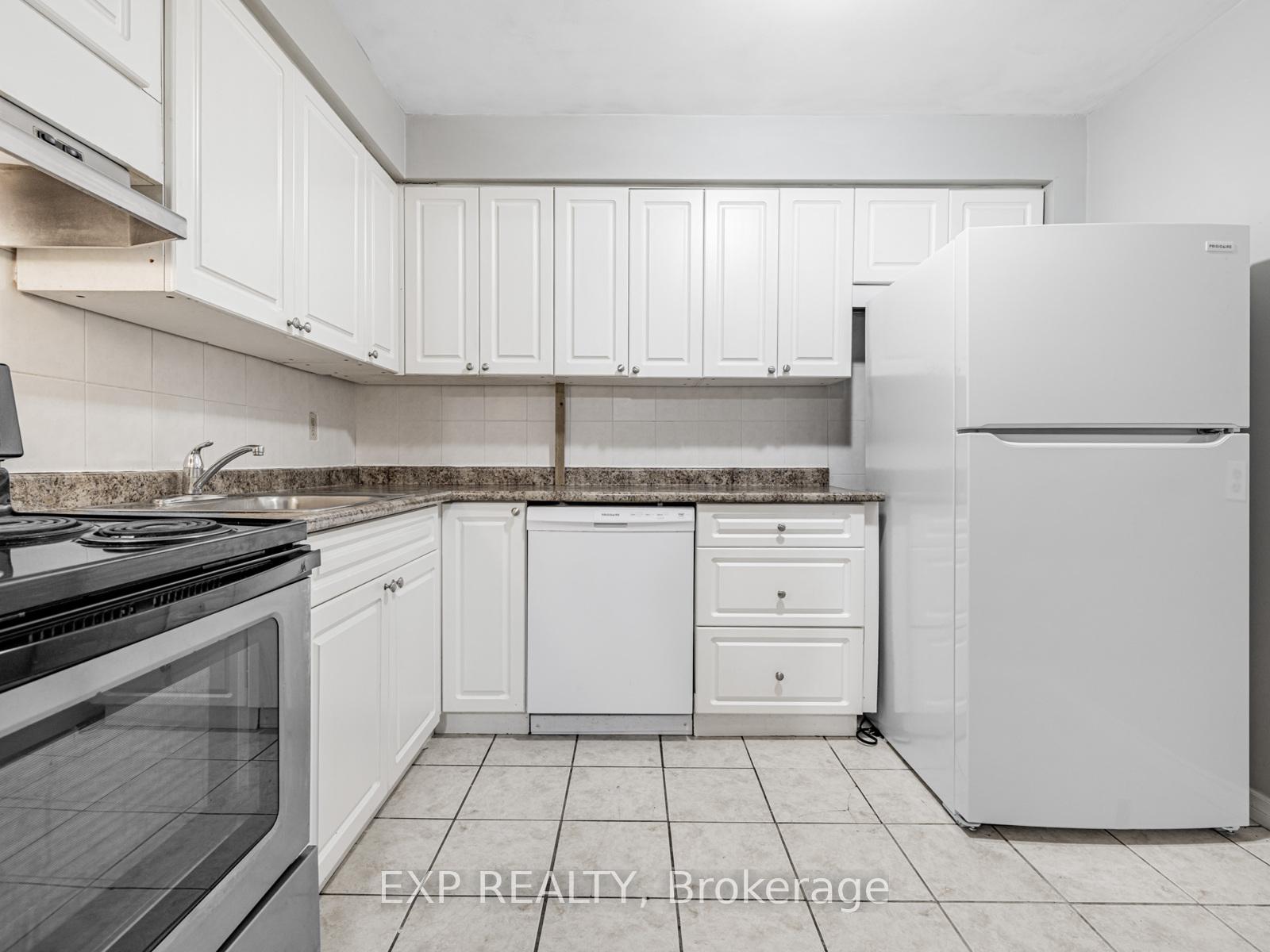 Photo 17 of 161 Milestone Crescent, Aurora, Aurora Village — HOMEH