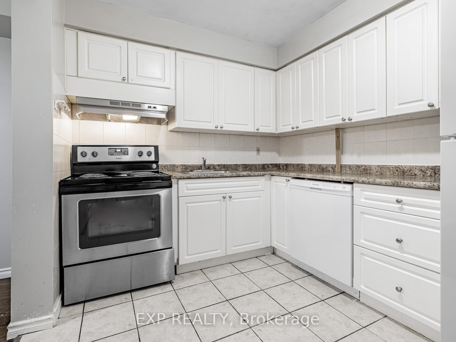 Photo 18 of 161 Milestone Crescent, Aurora, Aurora Village — HOMEH