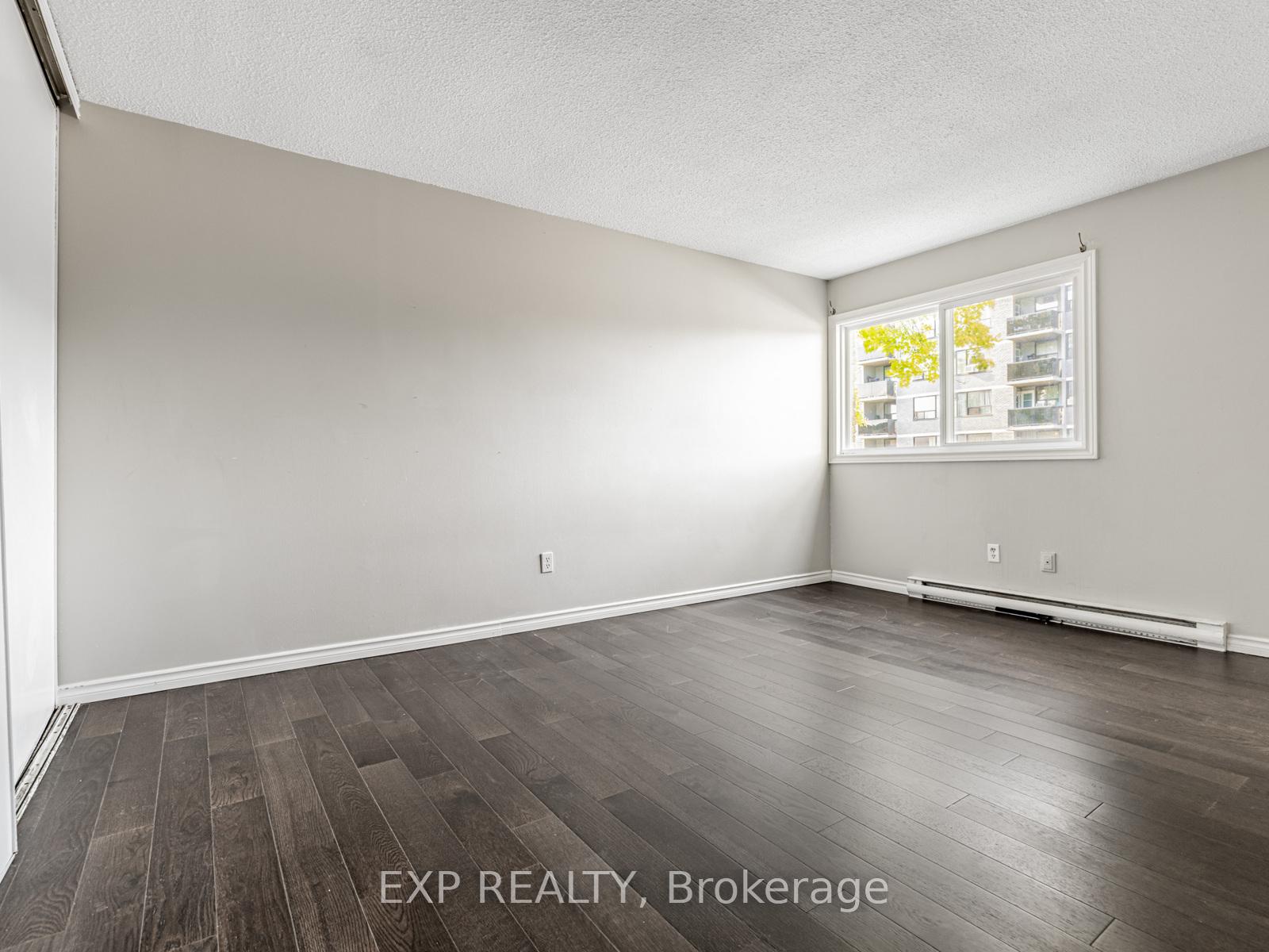 Photo 20 of 161 Milestone Crescent, Aurora, Aurora Village — HOMEH