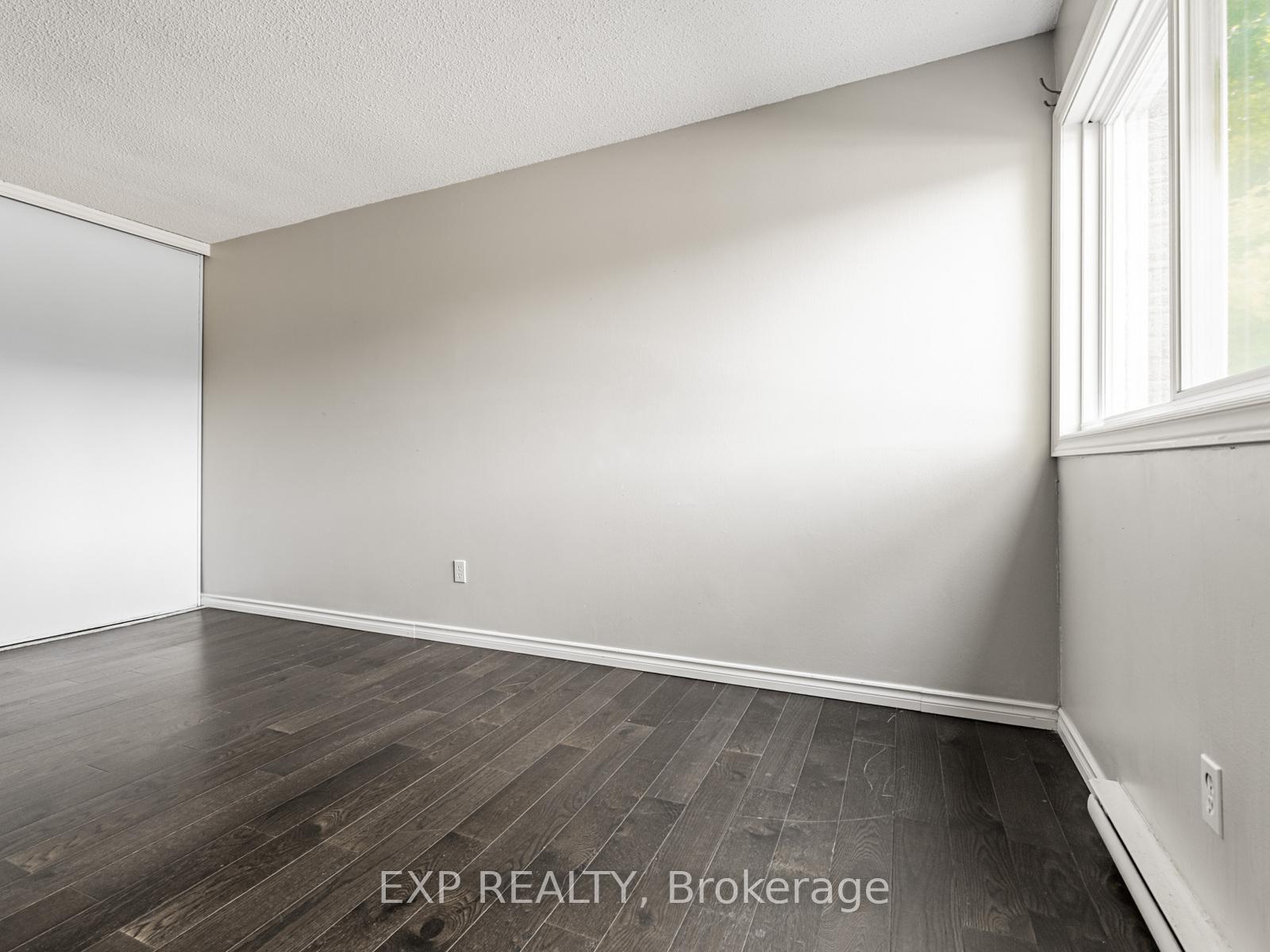 Photo 21 of 161 Milestone Crescent, Aurora, Aurora Village — HOMEH