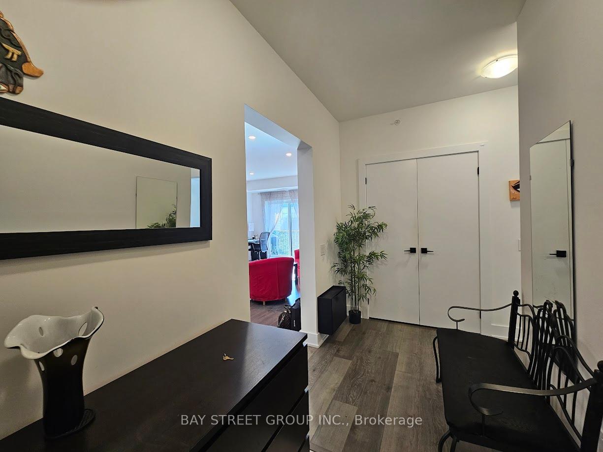 Photo 3 of Unit 504, 8 Culinary Lane, Barrie, Rural Barrie Southeast — HOMEH