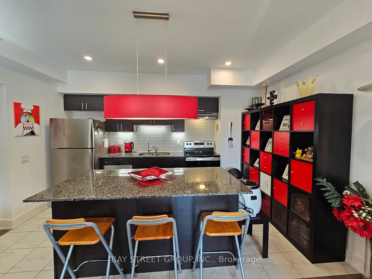 Photo 5 of Unit 504, 8 Culinary Lane, Barrie, Rural Barrie Southeast — HOMEH