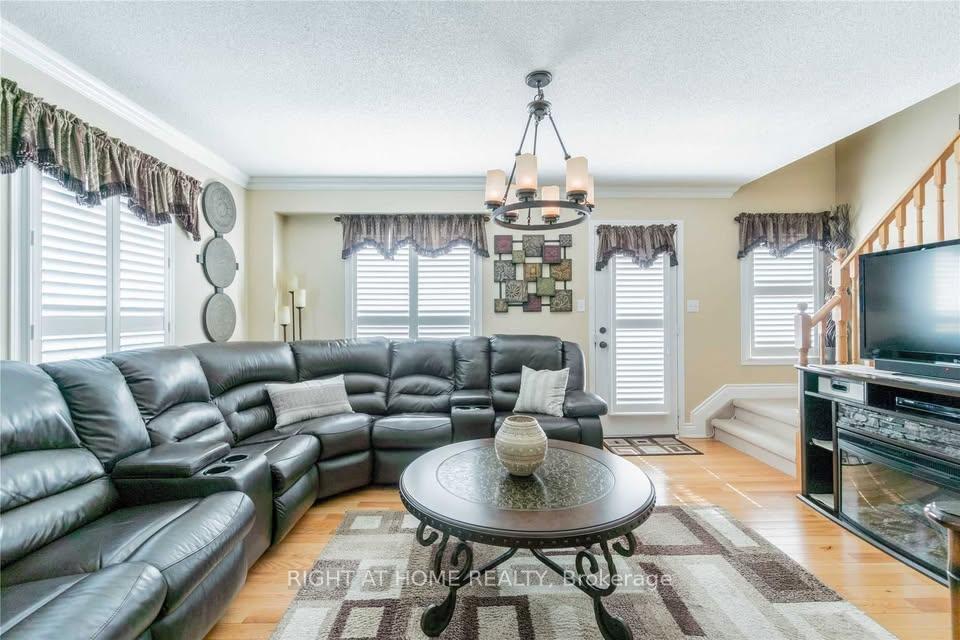 Photo 10 of Unit 19, 460 Woodmount Drive, Oshawa, Samac — HOMEH