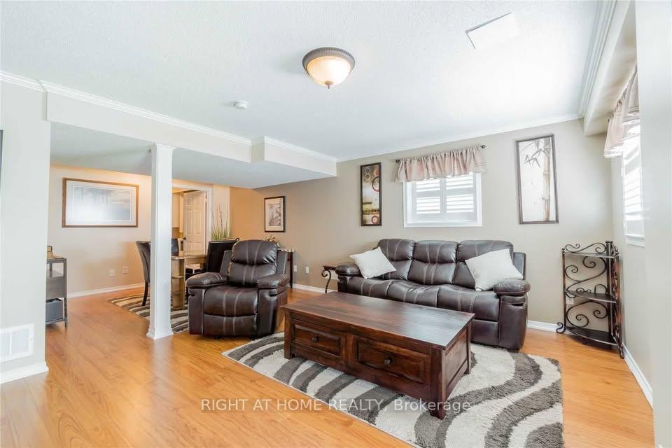 Photo 11 of Unit 19, 460 Woodmount Drive, Oshawa, Samac — HOMEH
