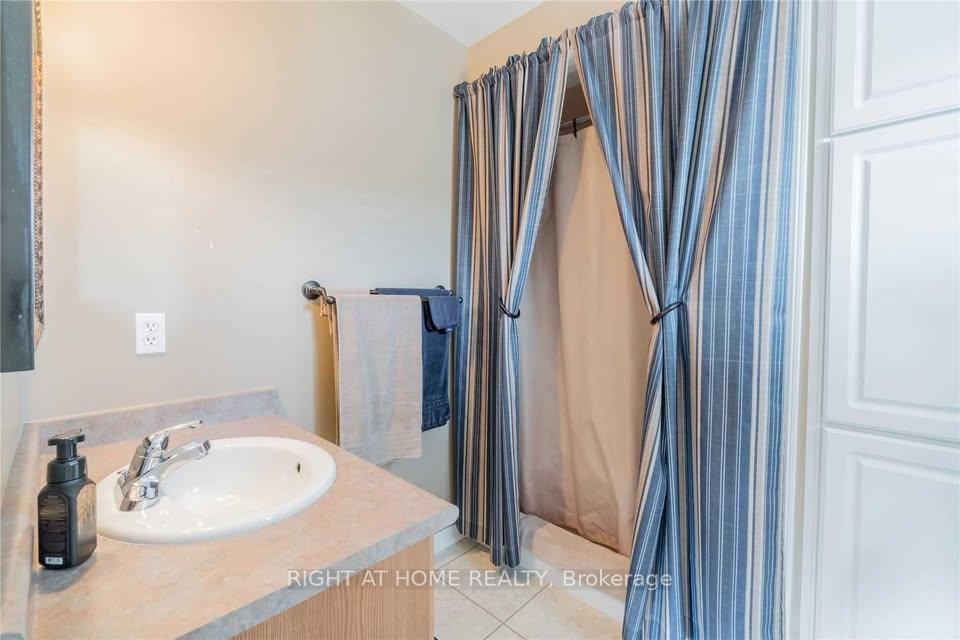 Photo 14 of Unit 19, 460 Woodmount Drive, Oshawa, Samac — HOMEH
