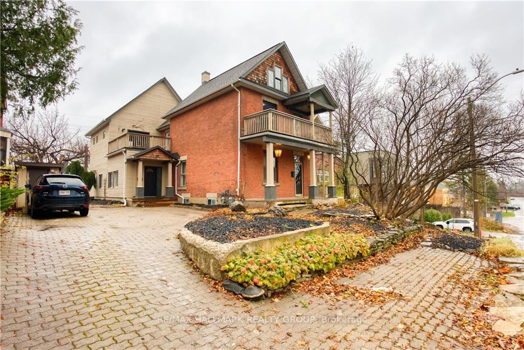 Photo 2 of Unit 2, 2-272 Royal Avenue, Ottawa, Westboro West — HOMEH