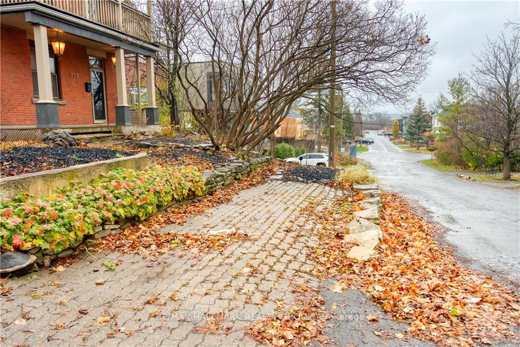 Photo 3 of Unit 2, 2-272 Royal Avenue, Ottawa, Westboro West — HOMEH