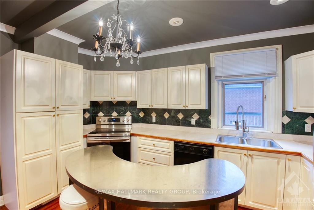 Photo 11 of Unit 2, 2-272 Royal Avenue, Ottawa, Westboro West — HOMEH