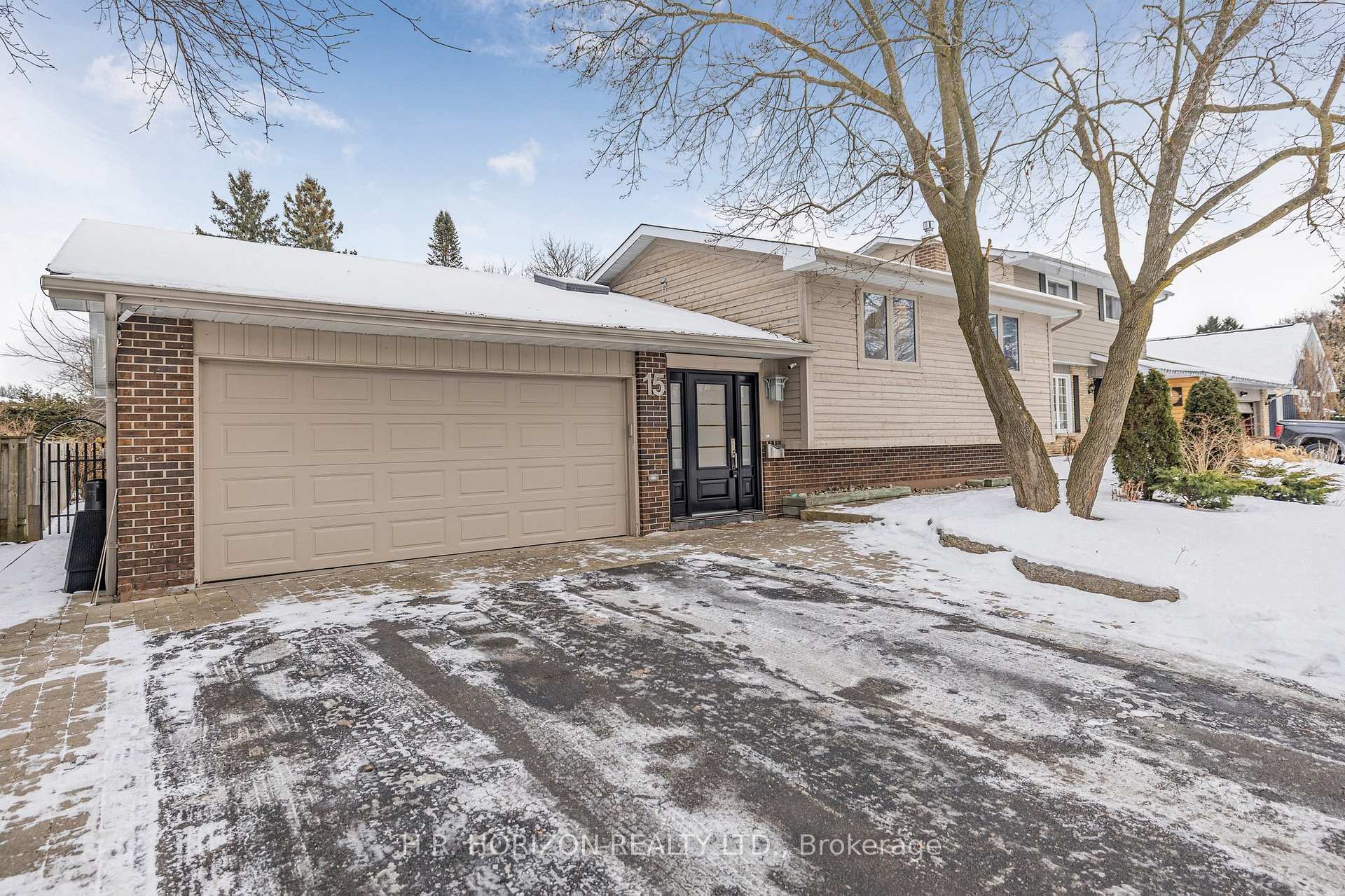 Photo 3 of 15 Glenview Drive, Aurora, Aurora Highlands — HOMEH