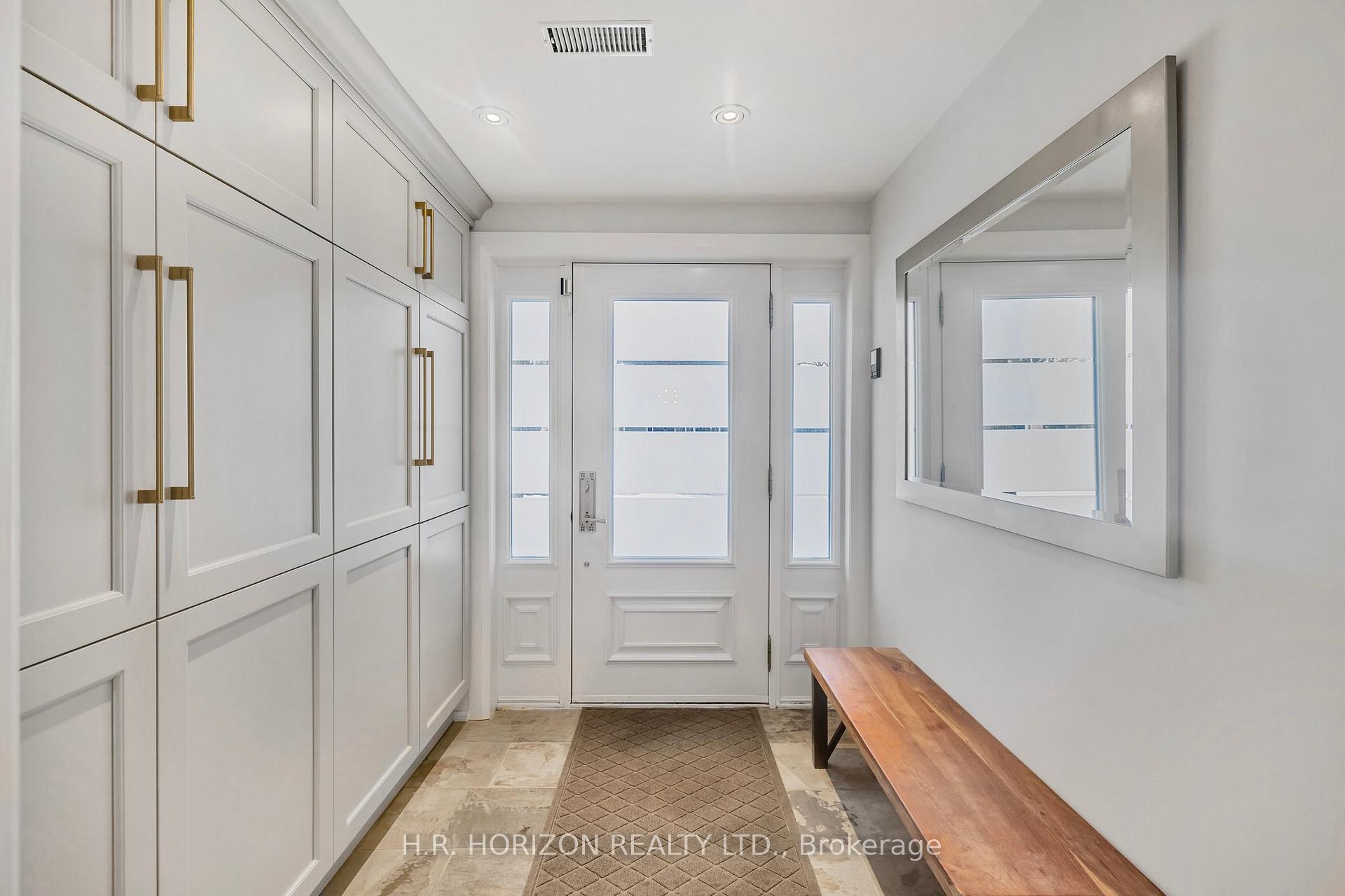 Photo 5 of 15 Glenview Drive, Aurora, Aurora Highlands — HOMEH