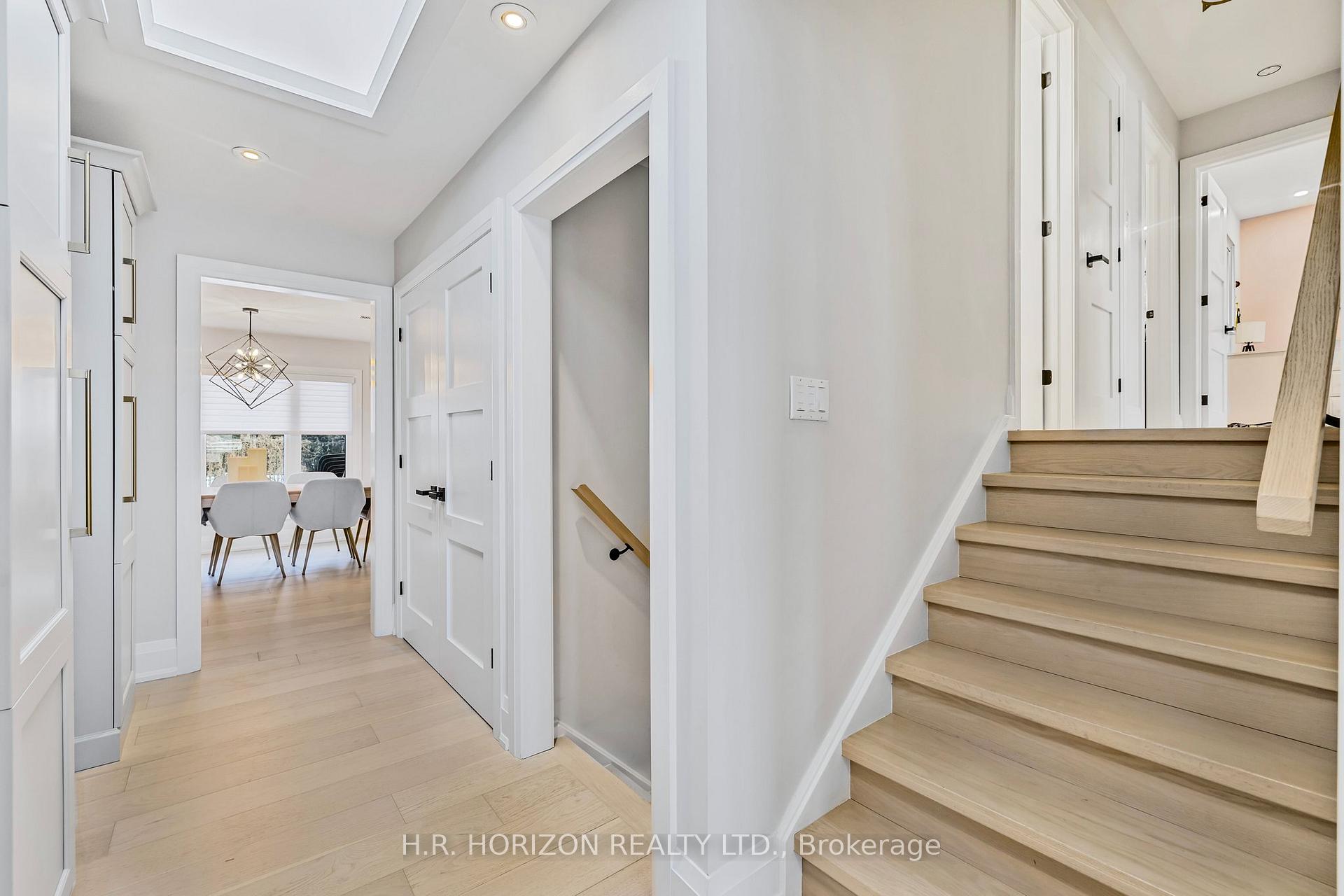 Photo 6 of 15 Glenview Drive, Aurora, Aurora Highlands — HOMEH