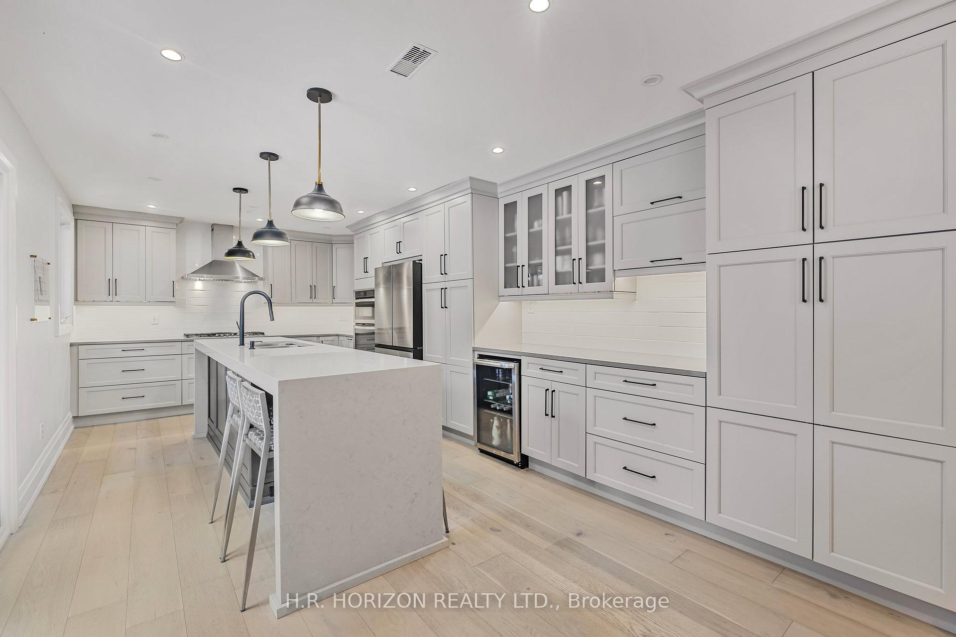 Photo 8 of 15 Glenview Drive, Aurora, Aurora Highlands — HOMEH