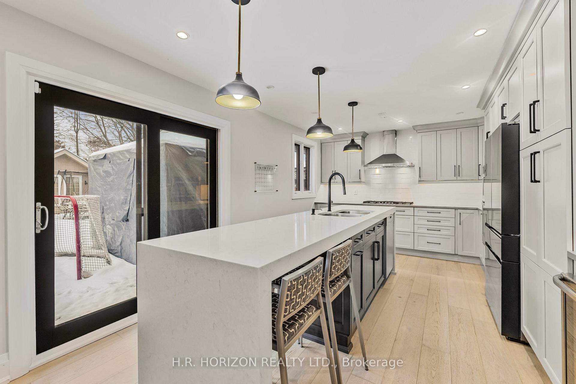 Photo 9 of 15 Glenview Drive, Aurora, Aurora Highlands — HOMEH