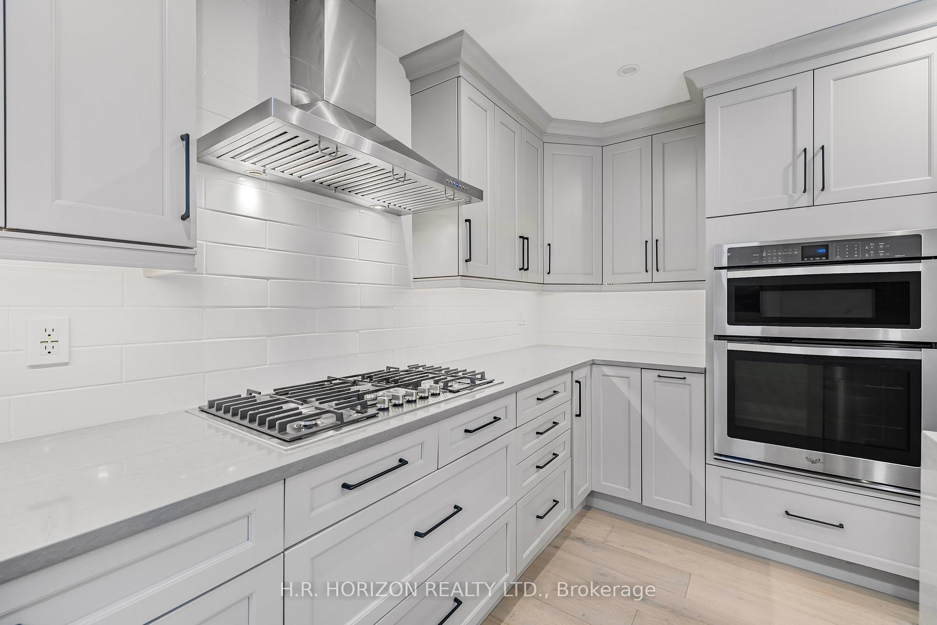 Photo 11 of 15 Glenview Drive, Aurora, Aurora Highlands — HOMEH