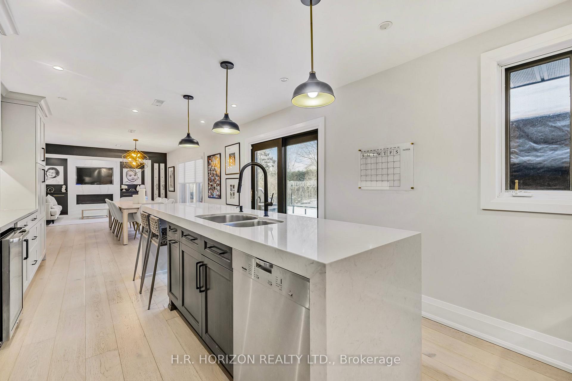 Photo 12 of 15 Glenview Drive, Aurora, Aurora Highlands — HOMEH