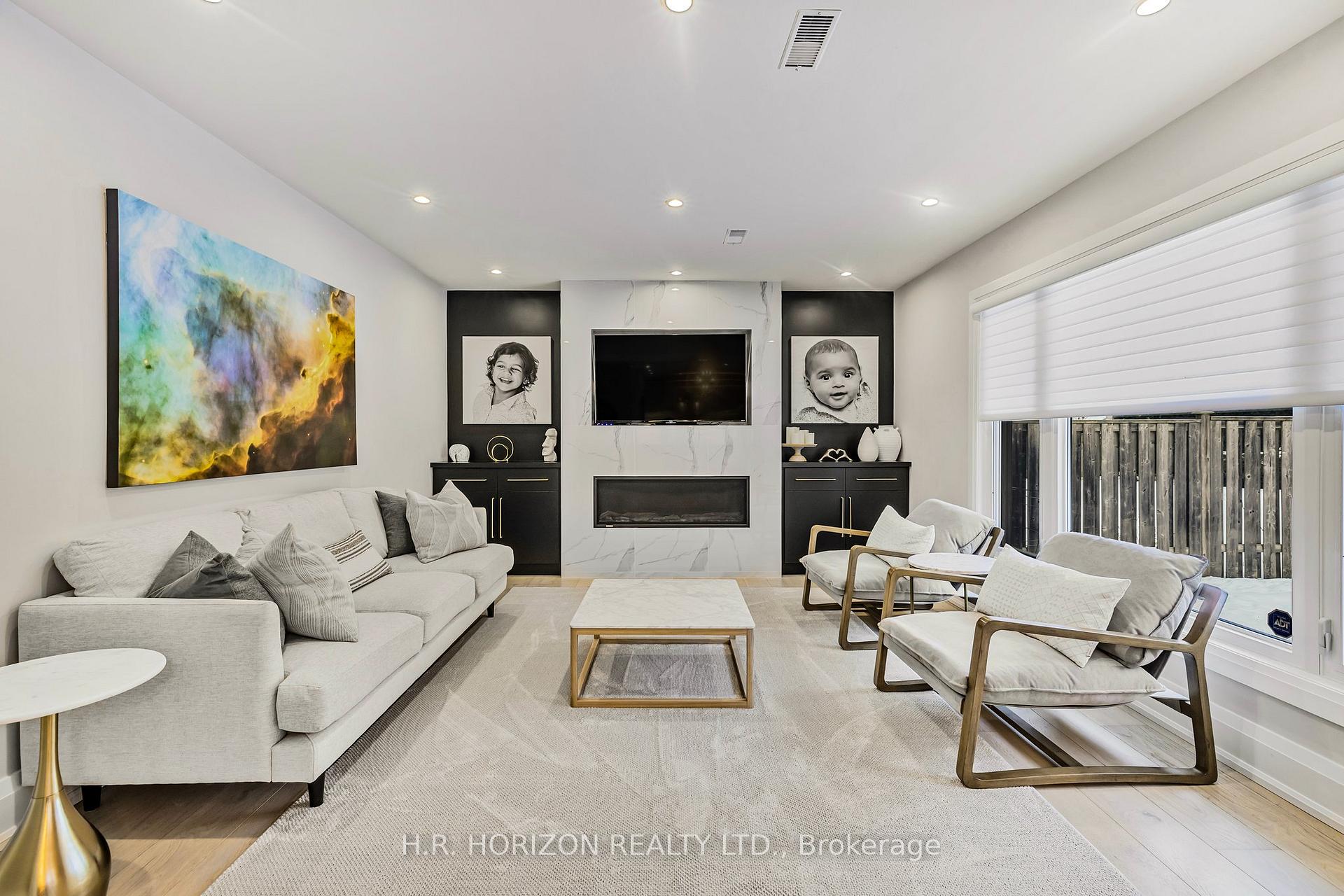 Photo 14 of 15 Glenview Drive, Aurora, Aurora Highlands — HOMEH