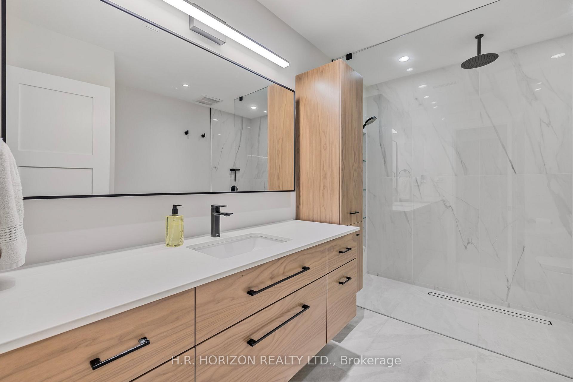 Photo 21 of 15 Glenview Drive, Aurora, Aurora Highlands — HOMEH