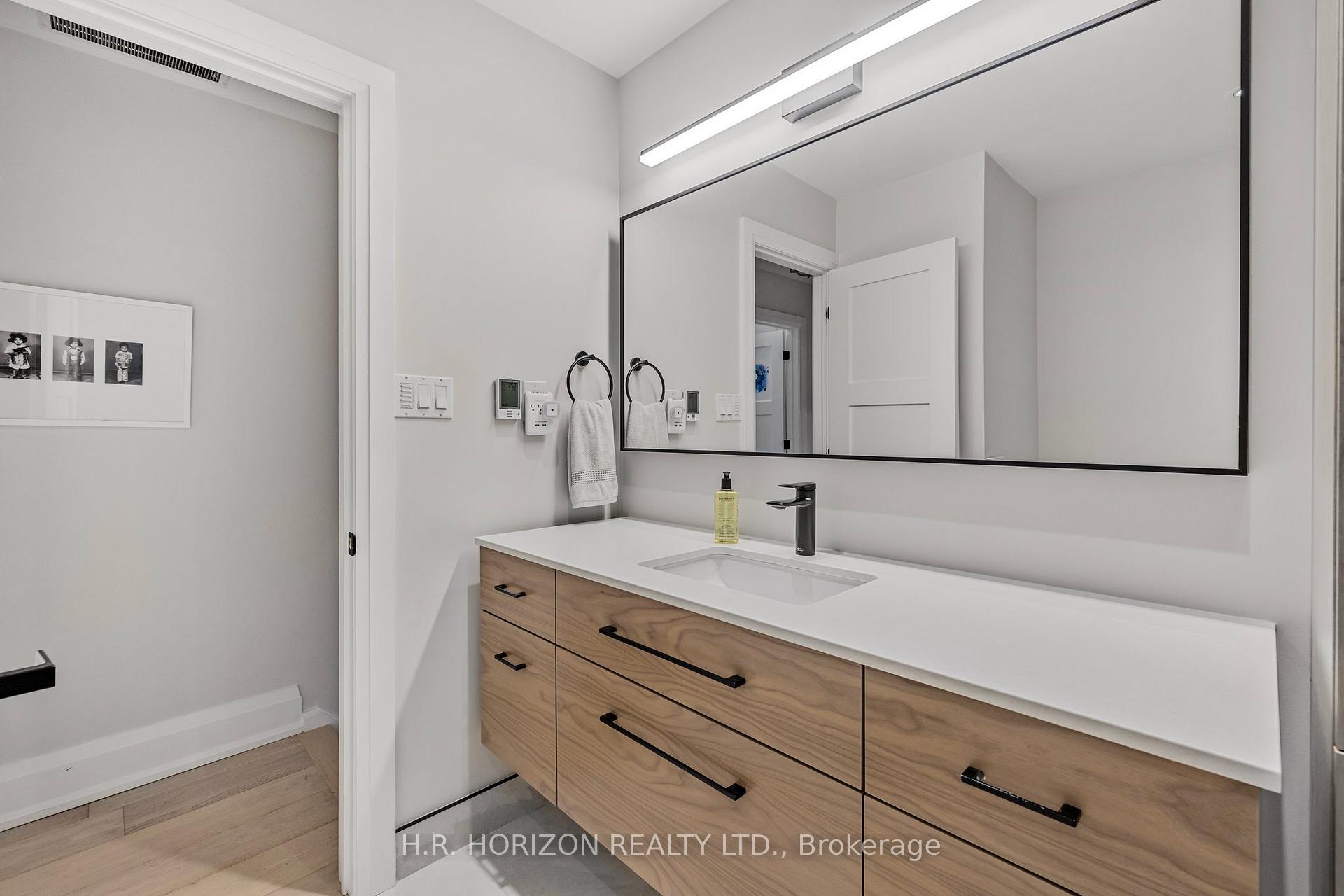 Photo 23 of 15 Glenview Drive, Aurora, Aurora Highlands — HOMEH