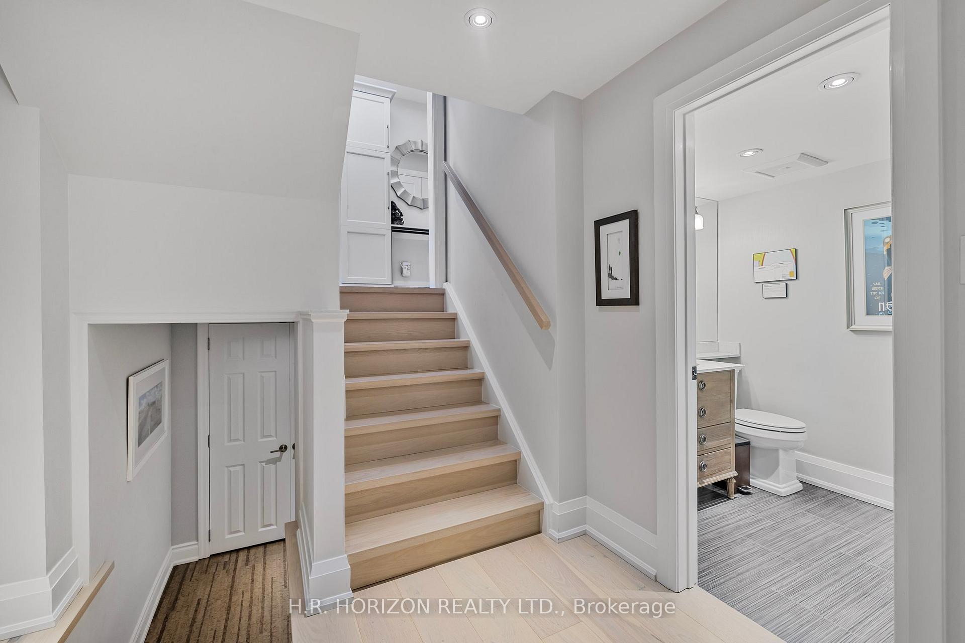 Photo 24 of 15 Glenview Drive, Aurora, Aurora Highlands — HOMEH