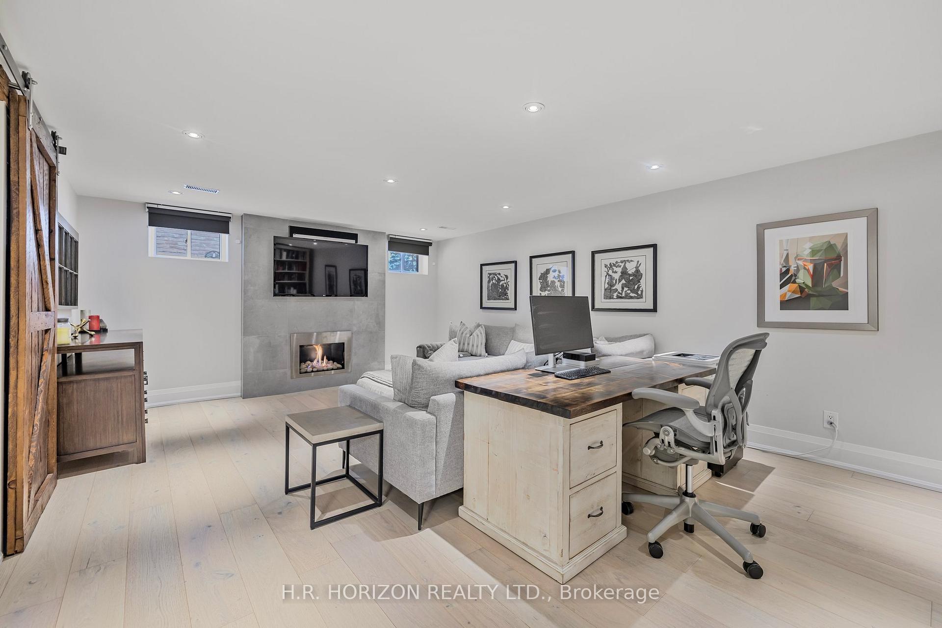 Photo 25 of 15 Glenview Drive, Aurora, Aurora Highlands — HOMEH