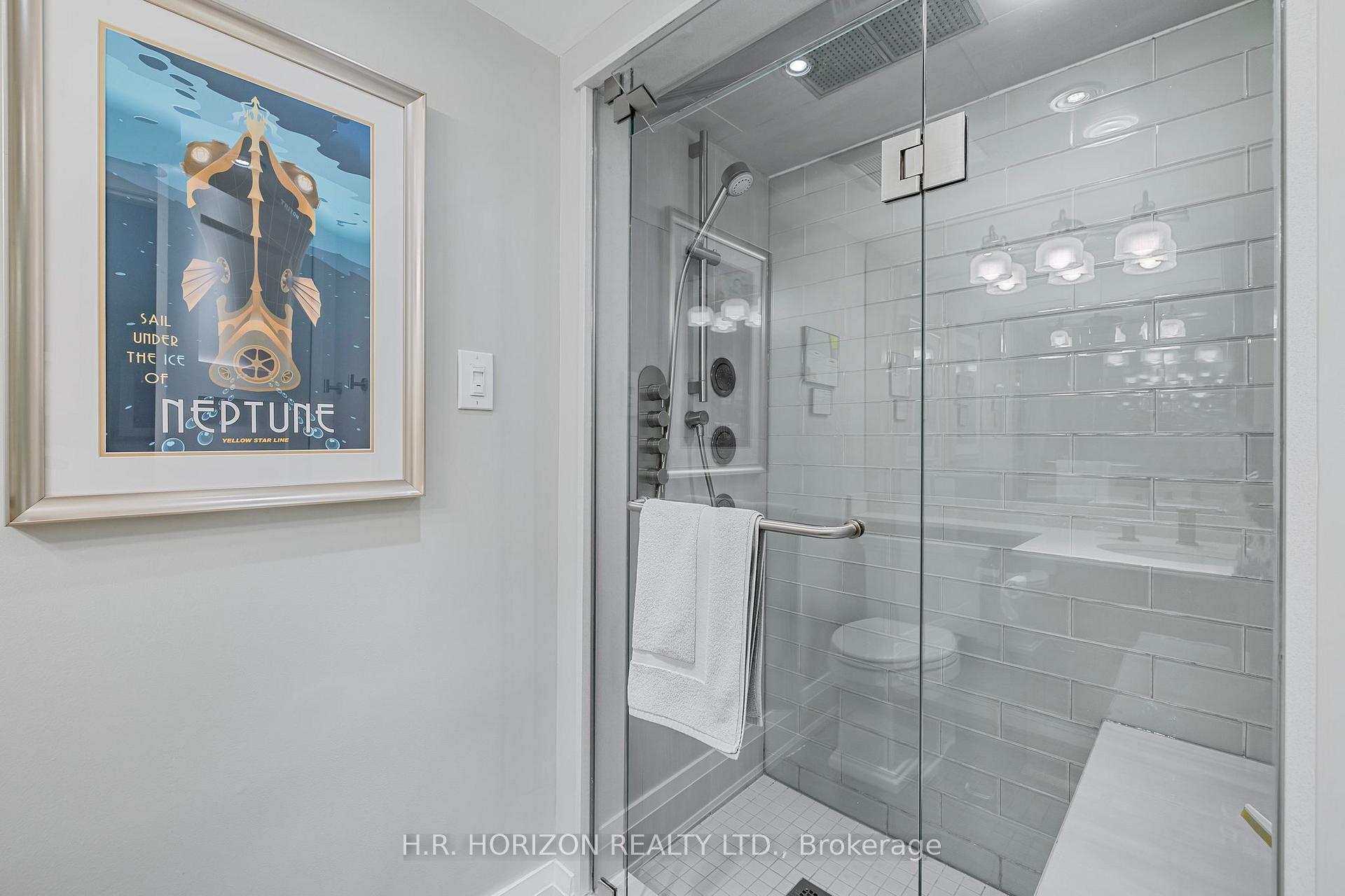 Photo 29 of 15 Glenview Drive, Aurora, Aurora Highlands — HOMEH