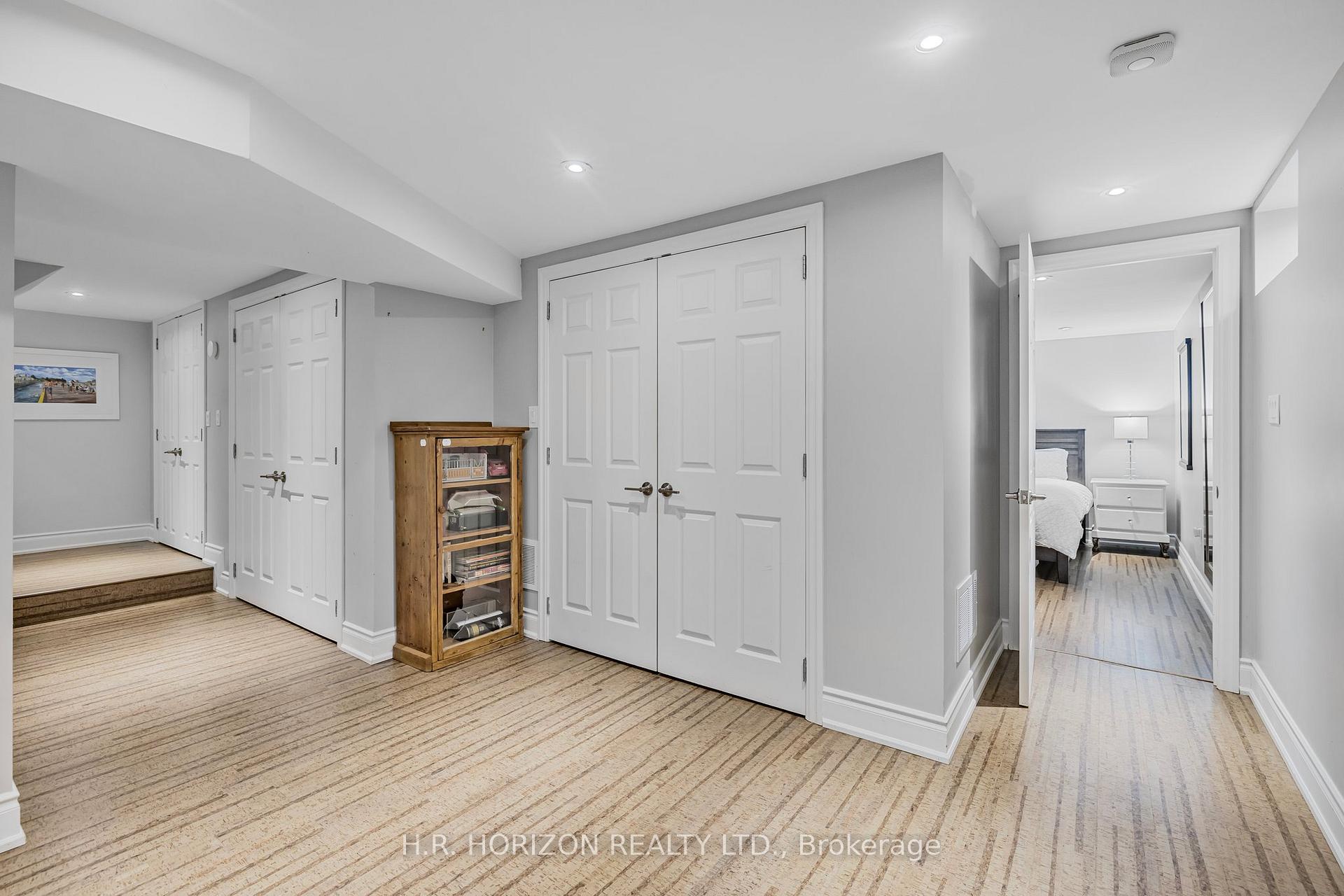 Photo 31 of 15 Glenview Drive, Aurora, Aurora Highlands — HOMEH